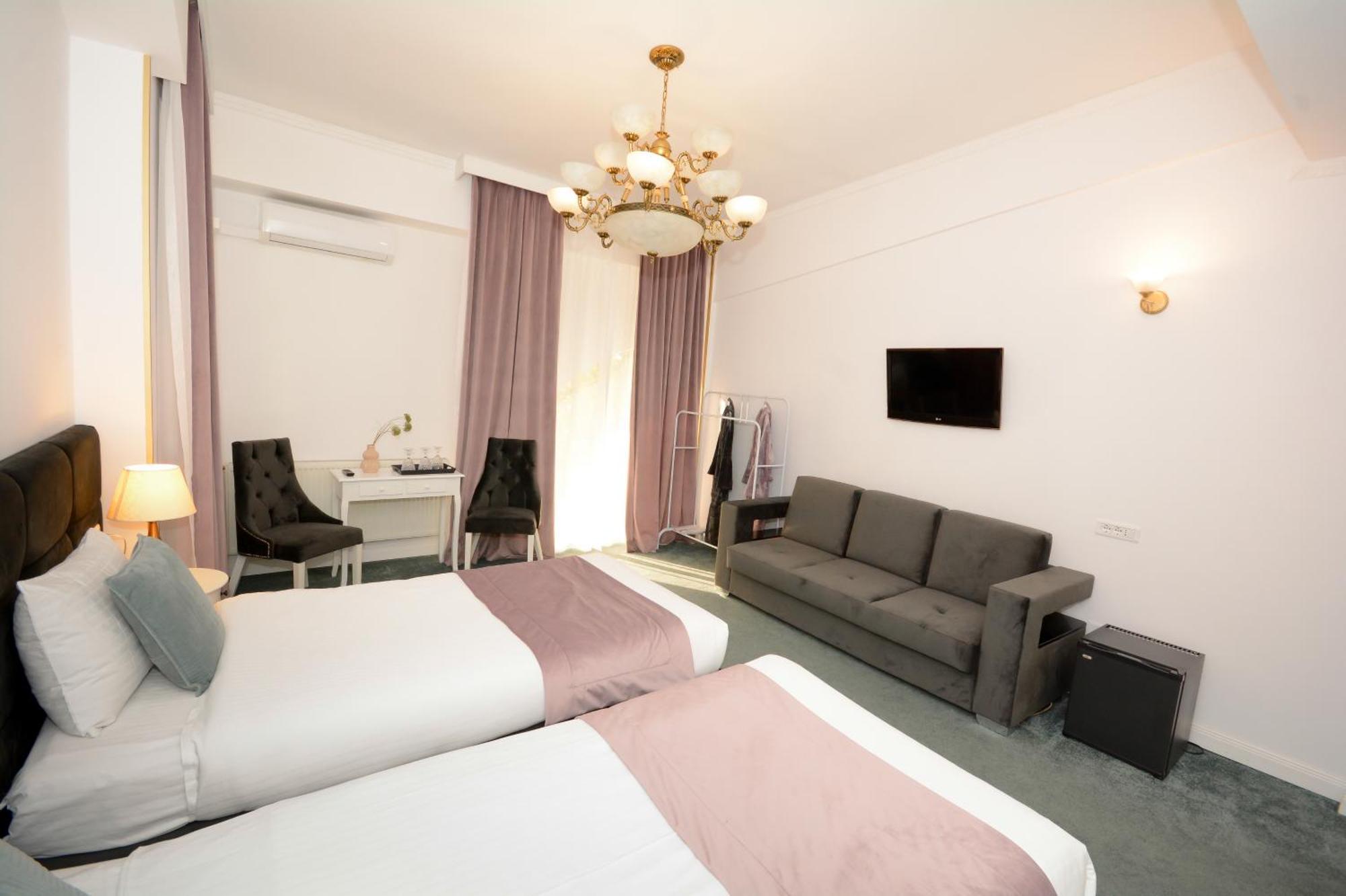 Hotel Andre'S ไกรโอวา ภายนอก รูปภาพ
