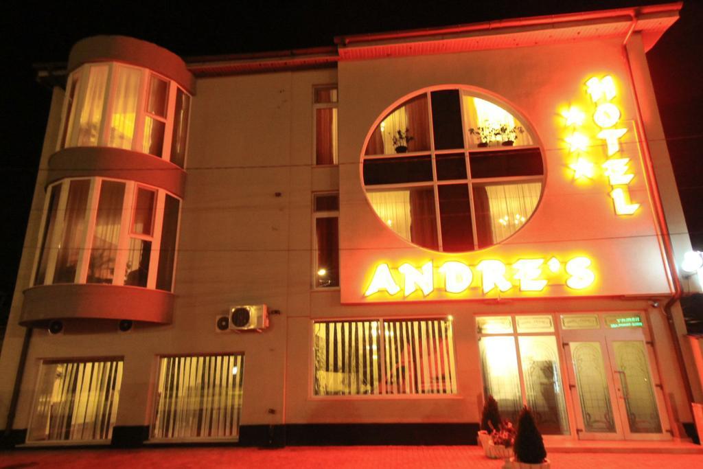 Hotel Andre'S ไกรโอวา ภายนอก รูปภาพ